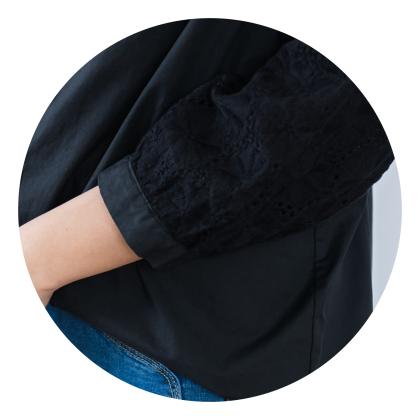 荷葉領口緹花袖排釦大尺碼襯衫(黑色)