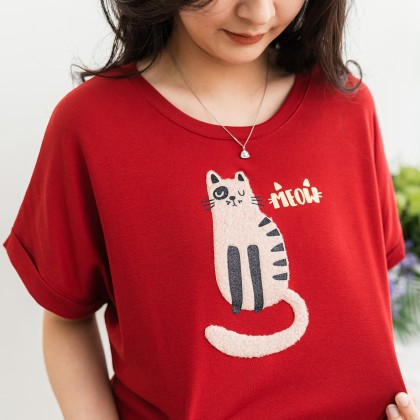 大尺碼黑眼貓背後造型T恤(紅色)