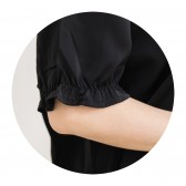 大尺碼珍珠項鍊圖背造型雪紡上衣(黑色)